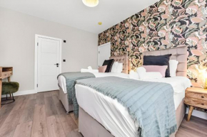 Hip & Happening 4BR Urban Gem for Large Groups